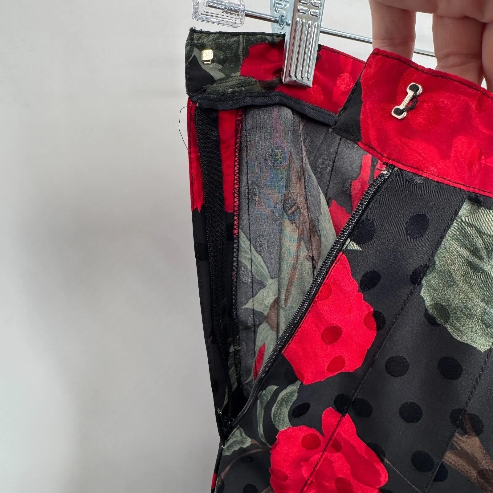 Vintage 80s Austin Hill Midi Skirt Womens 10 Black Polka Dot Rose Print Rayon - Image 7