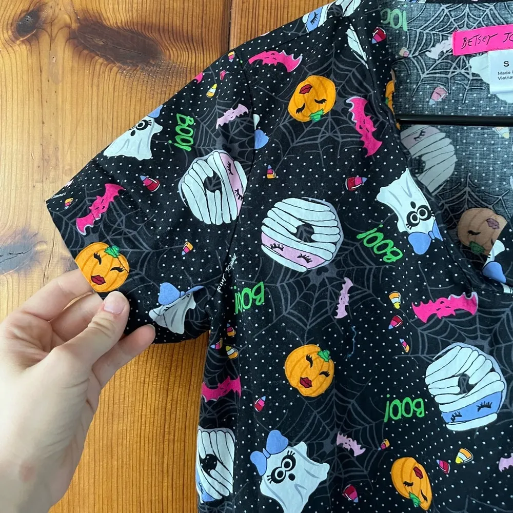 Betsey Johnson Halloween Scrub Top- Size Small - Image 3