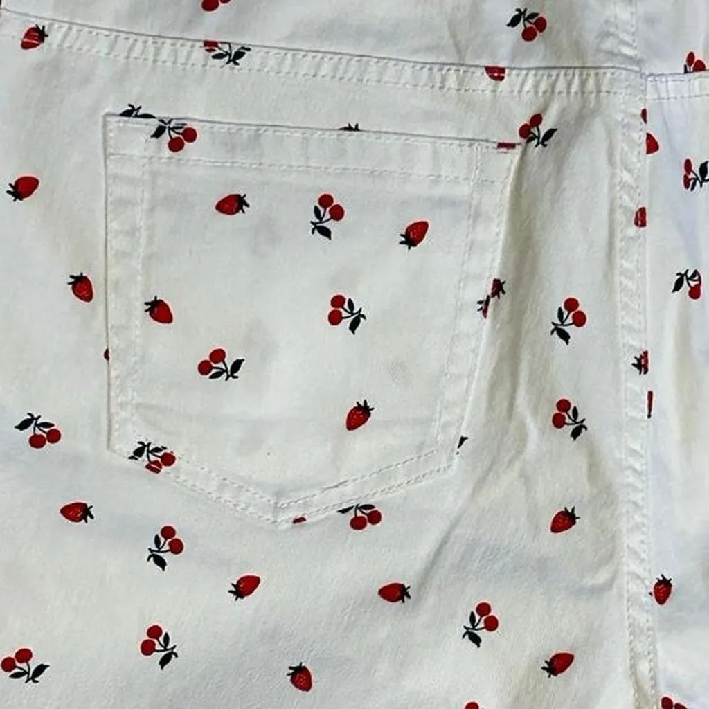NWT Torrid Size 14 White Shorts with Strawberry and Cherry Print - Image 7