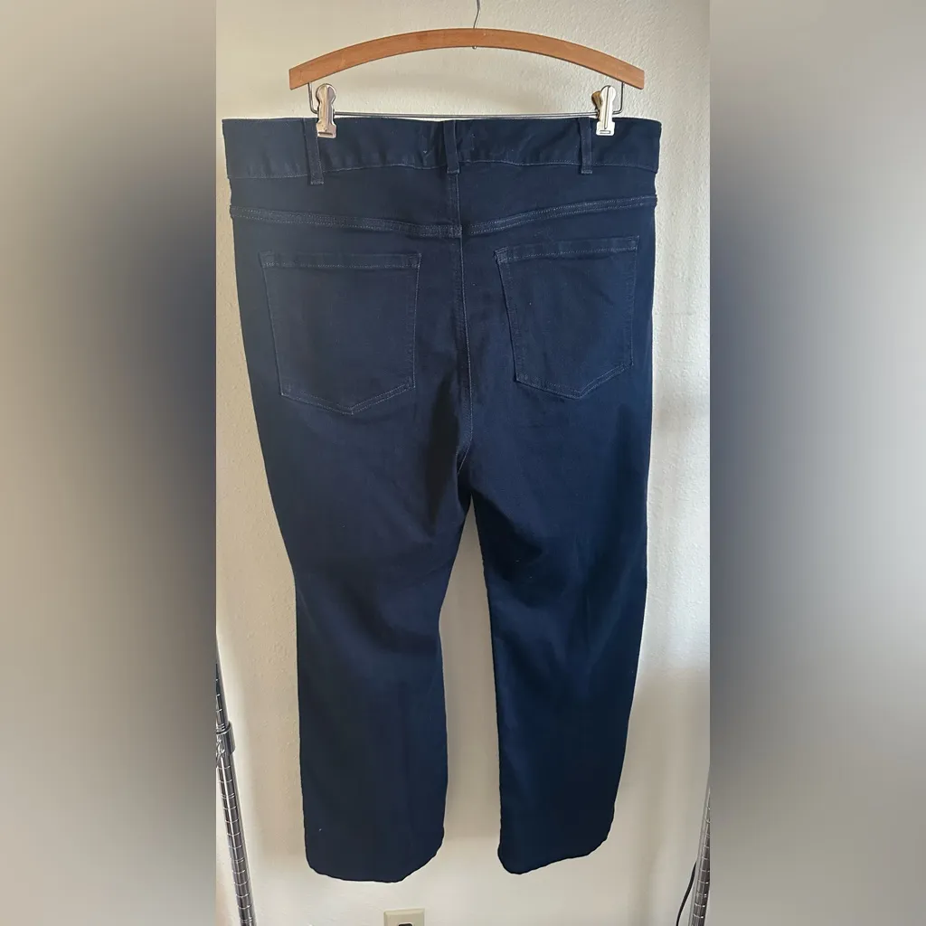 LANE BRYANT HIGH RISE BOOT CUT JEANS. - Image 2