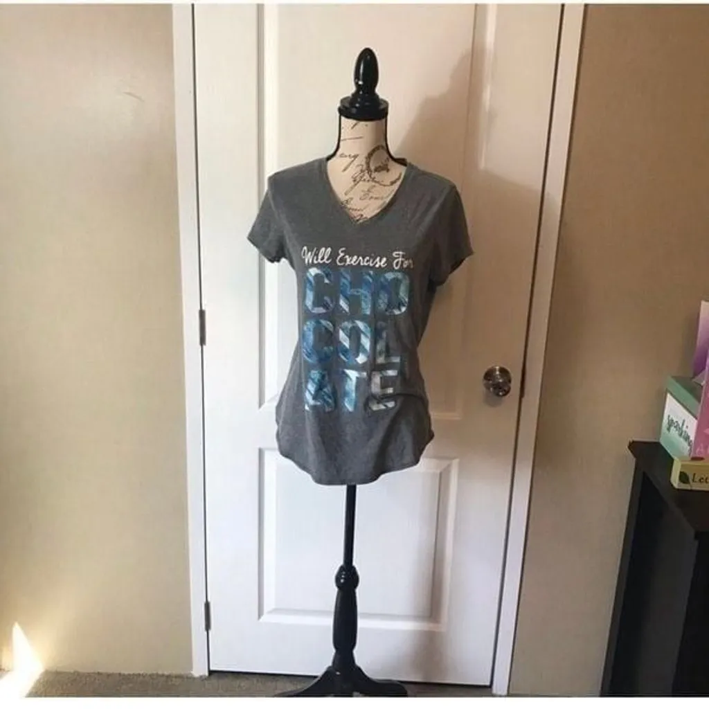 Tek gear Size medium women’s athletic shirt - Image 3