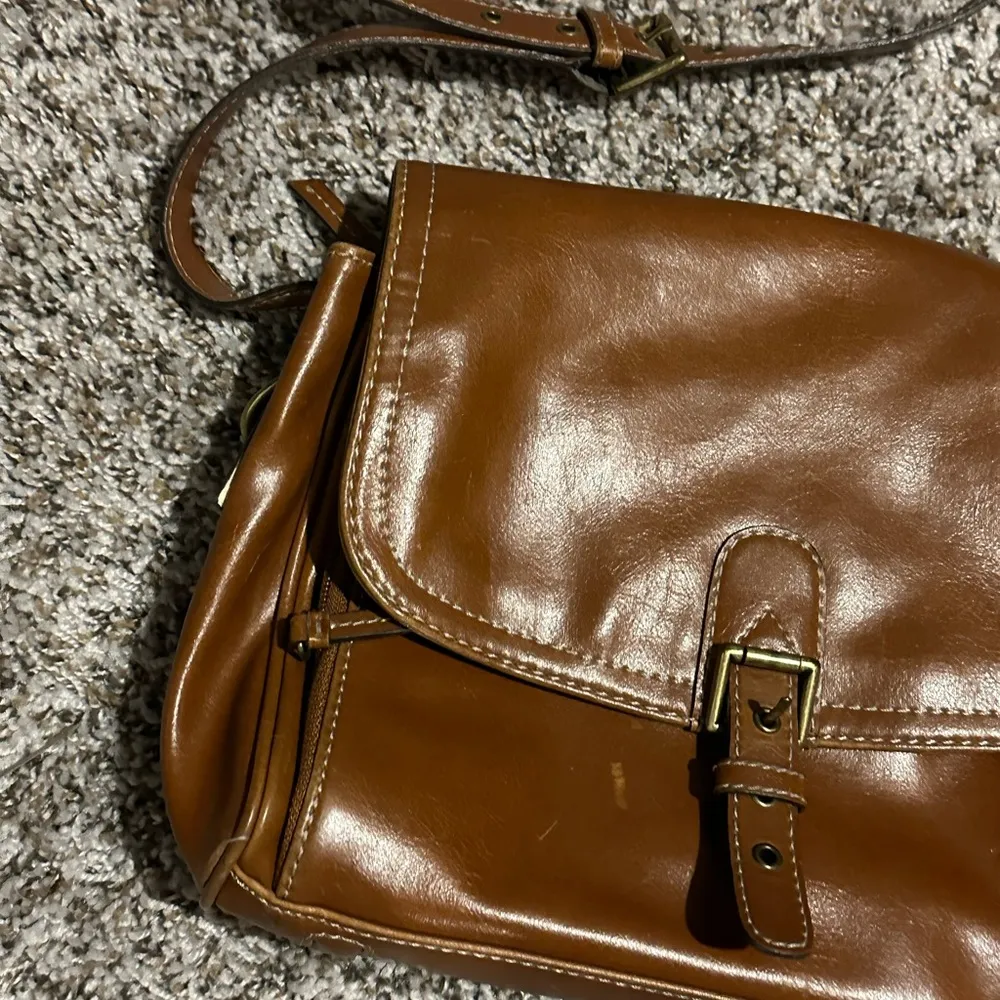 Vintage Leather Nine West Crossbody Bag Purse - Image 2