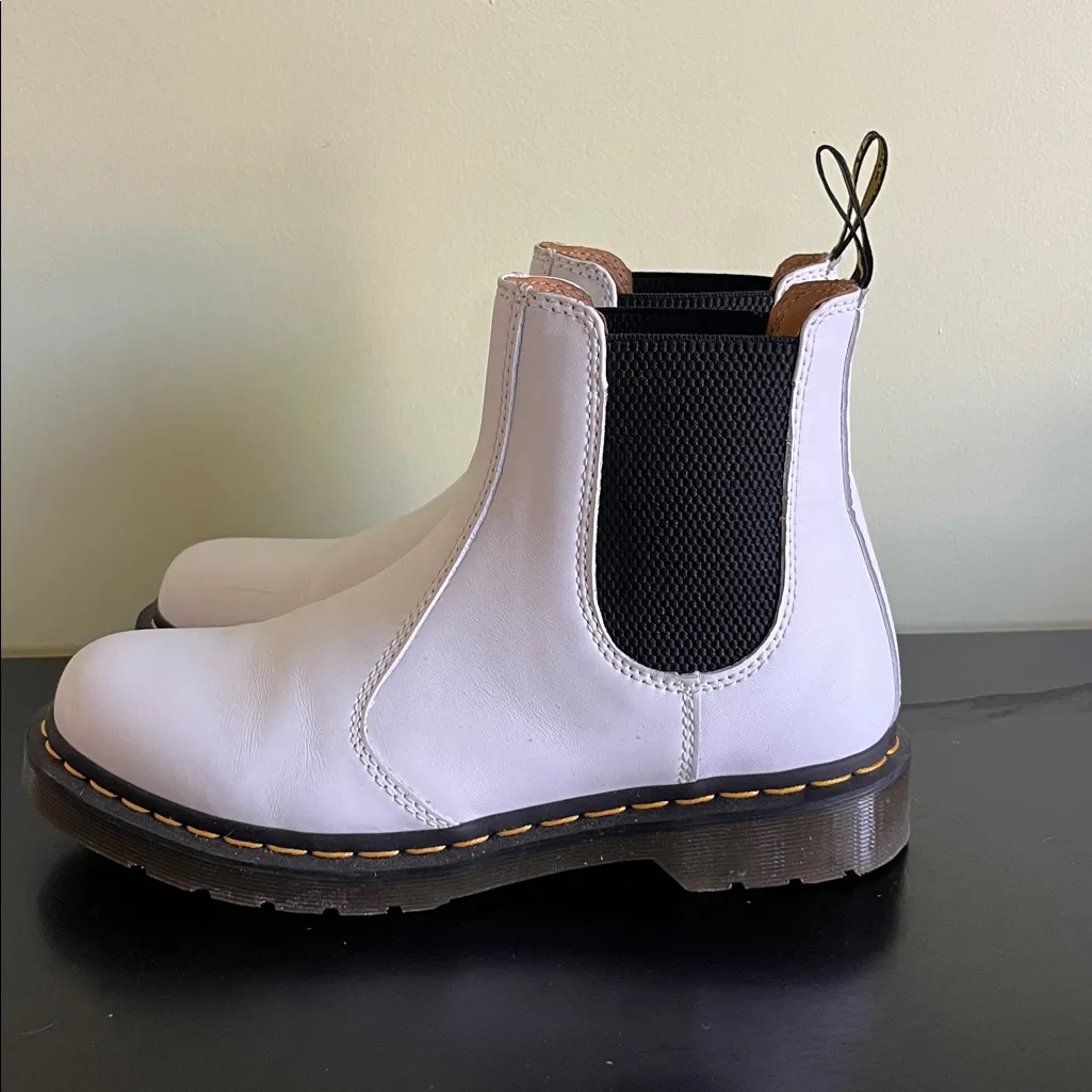 Dr. Martens 2976 Chelsea boots in white smooth leather - Image 4