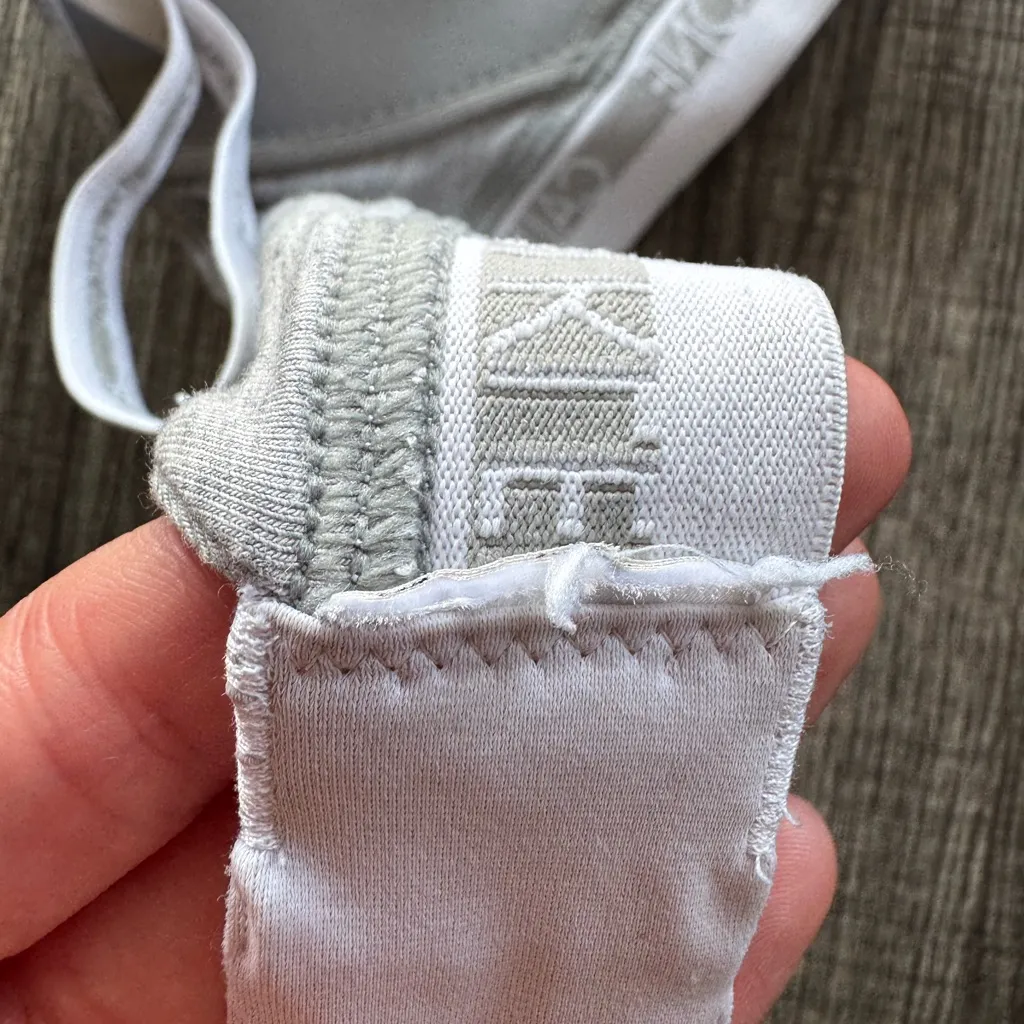 Calvin Klein Wireless Padded Bralette - Image 3