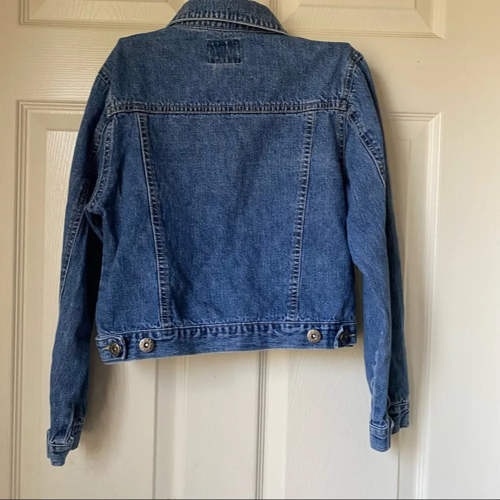 girl size medium crop bluejean jacket Blue - Image 4