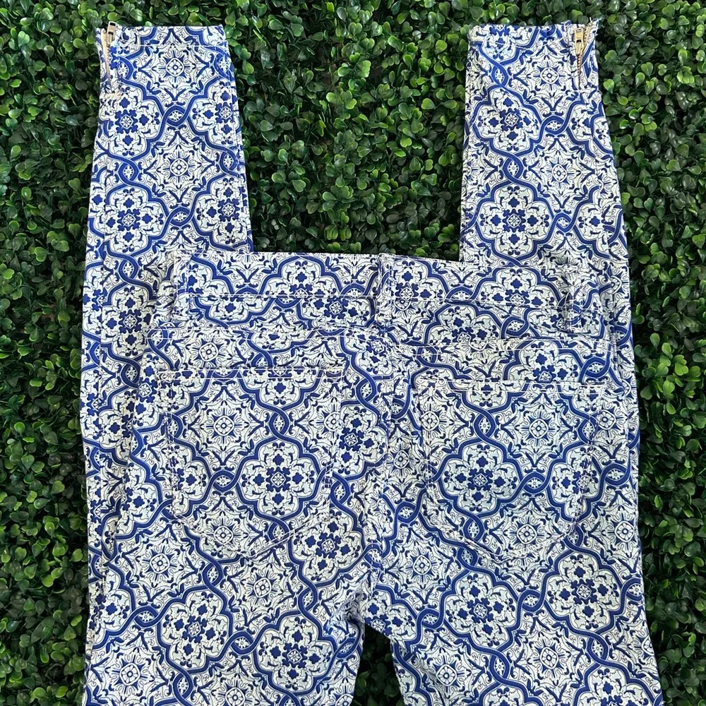 Zara NWOT patterned stretch ankle jeans with zipper around ankle - Image 2