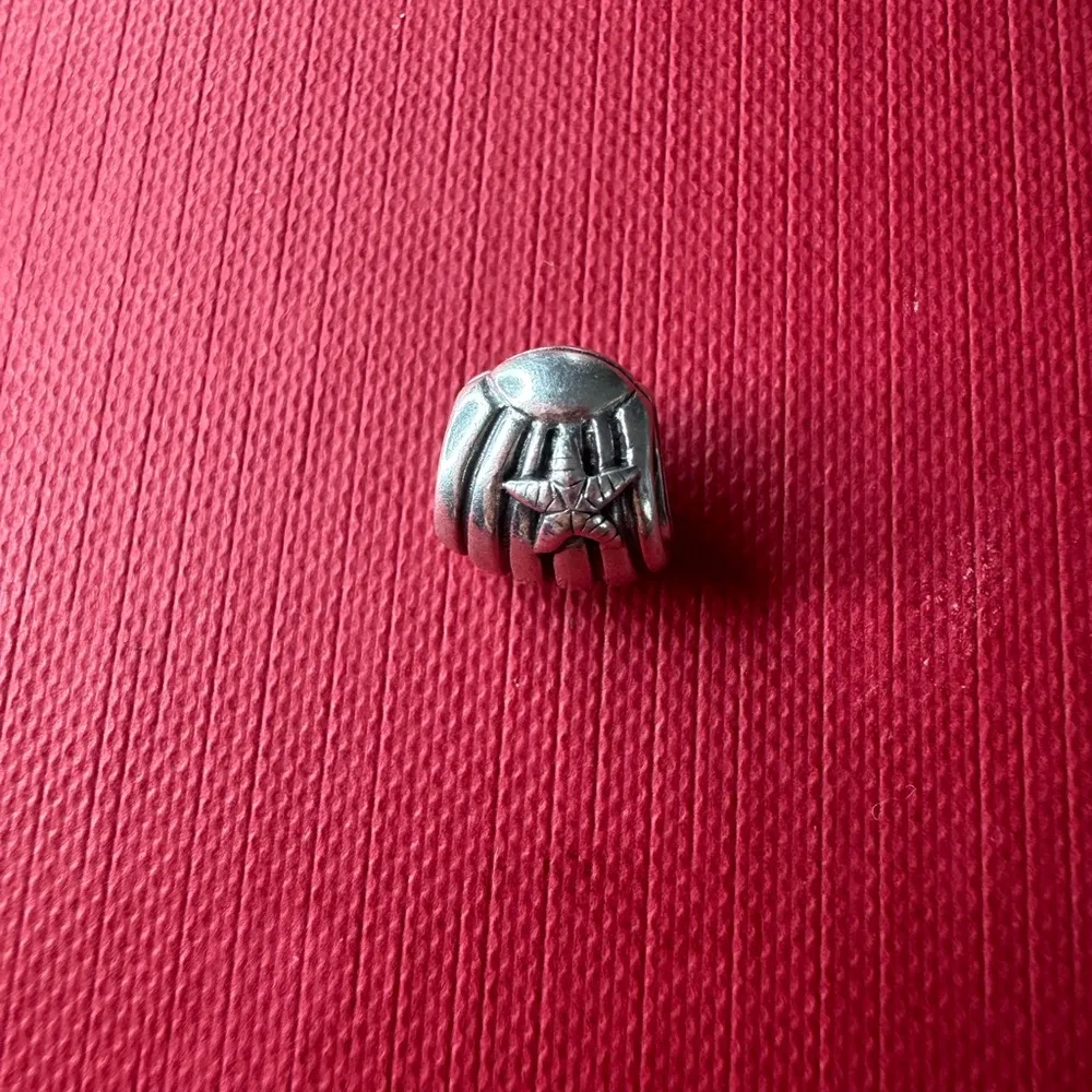 Authentic Pandora Seashell Charm Two Tone Silver Starfish Retired - Image 3