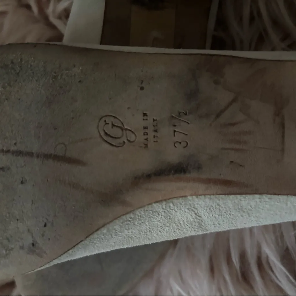 M. Gemi Cream Loafers with Silver Accent Size 7.5 - Image 3