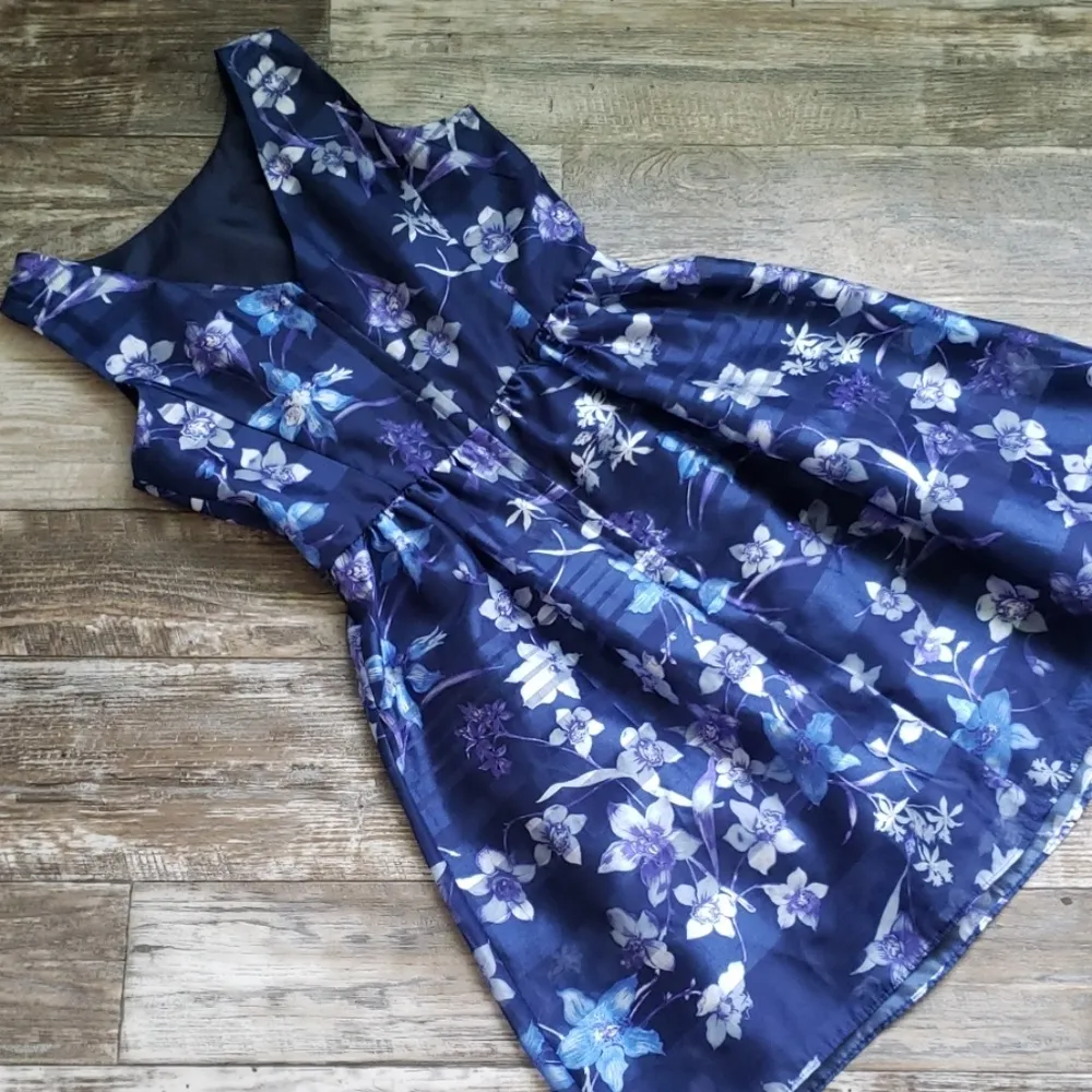 Danny & Nicole dress size 6p - Image 6