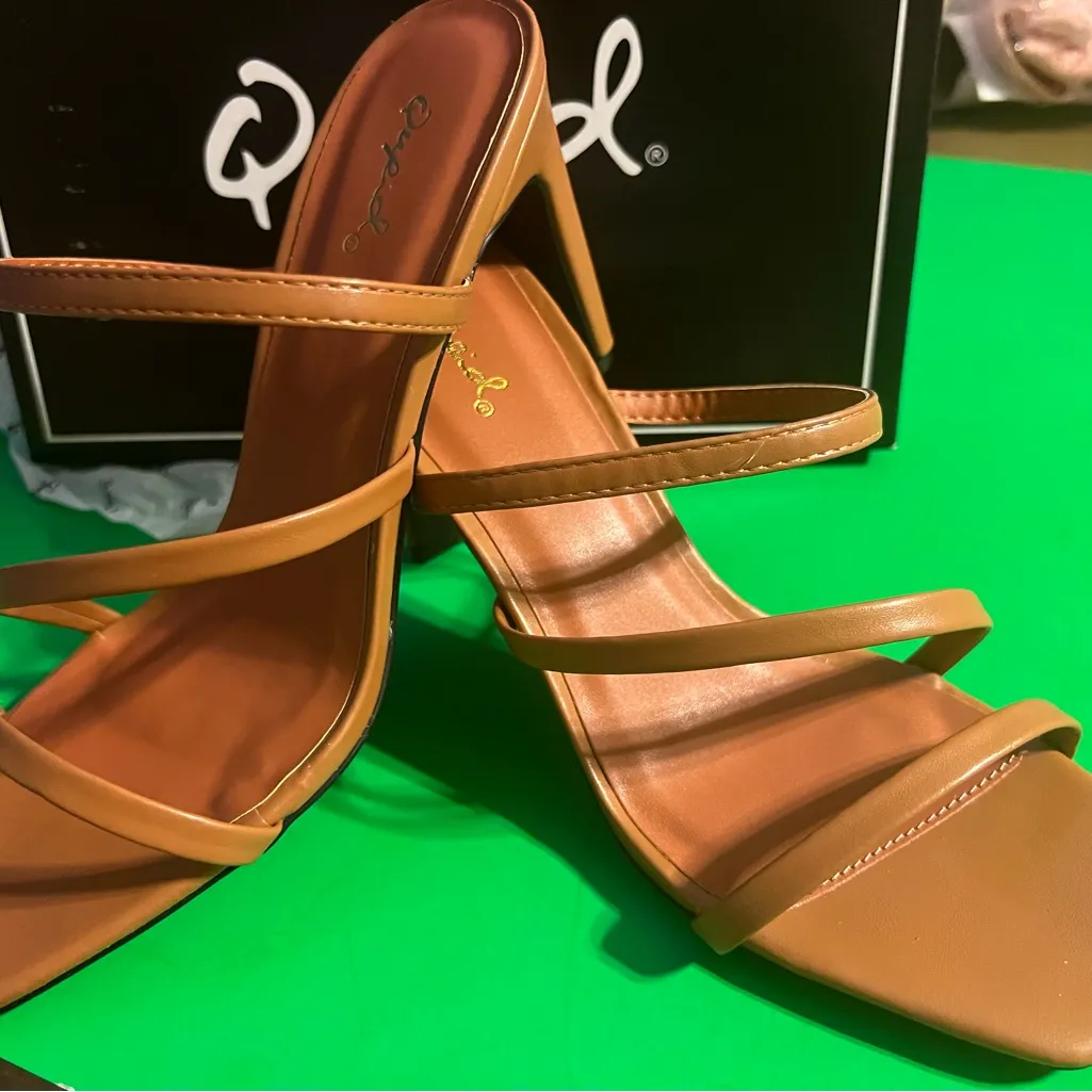 ❤️ NWT Qupid Brown Strappy Sandals - Image 3