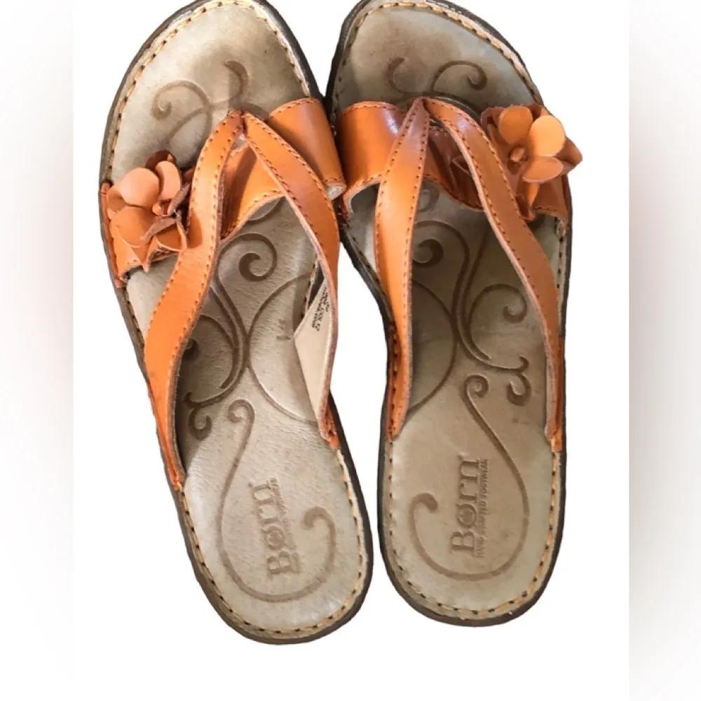 Born Comfort Leather Thong Sandal Sz. 8M B97908 Slide /Slip On Orange W/Flower - Image 3
