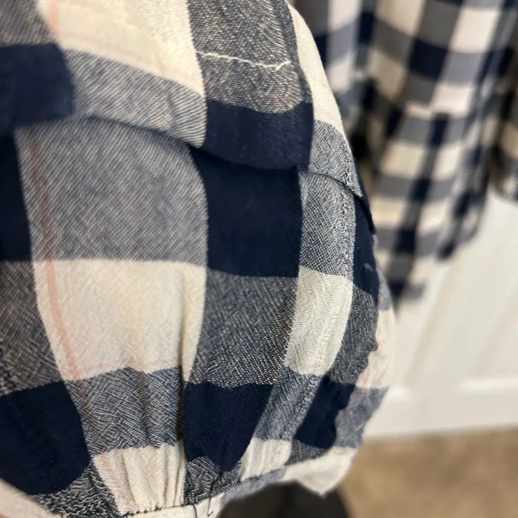 American Eagle ruffle bottom top - Image 2