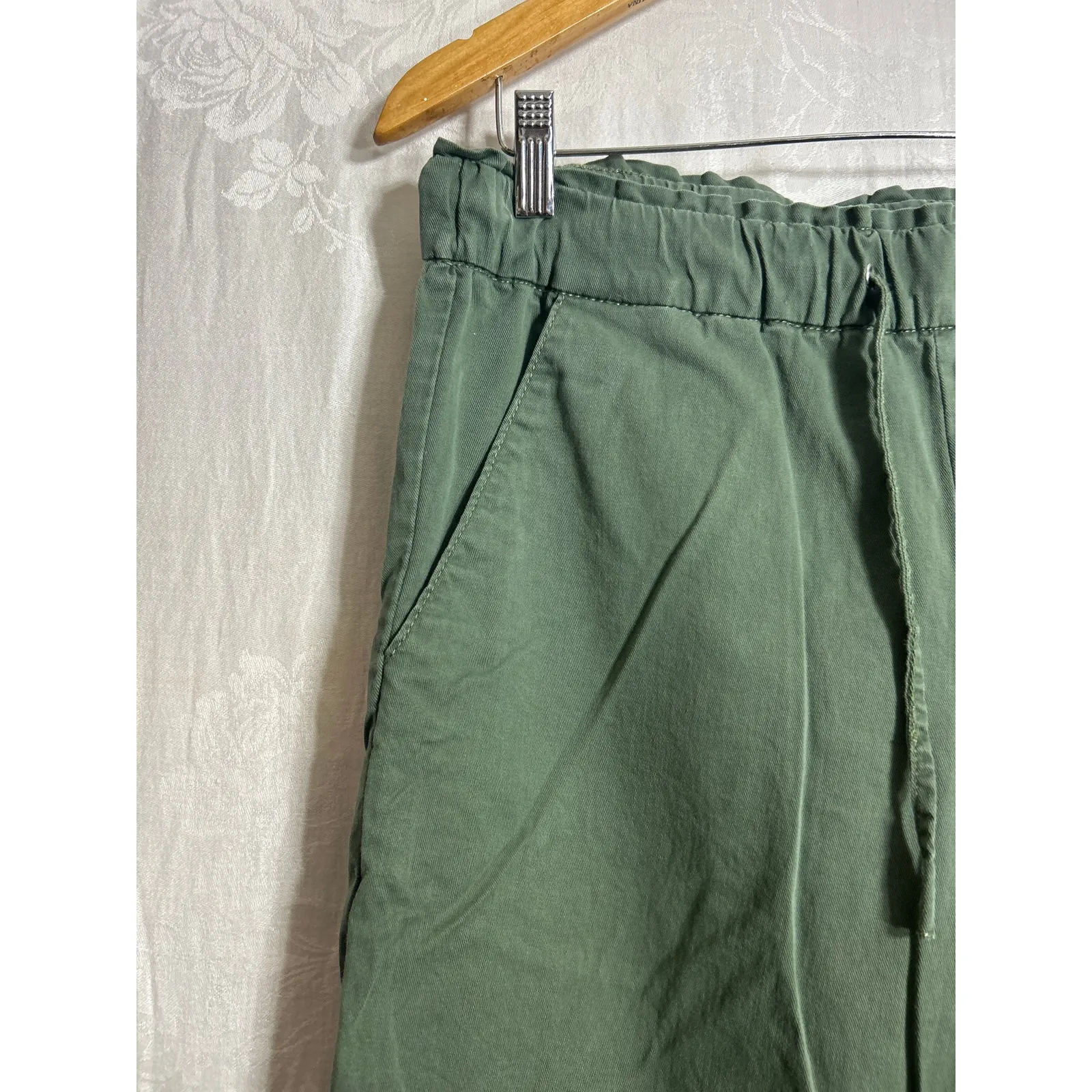 Levis Joggers Large Olive Green Drawstring - Image 2
