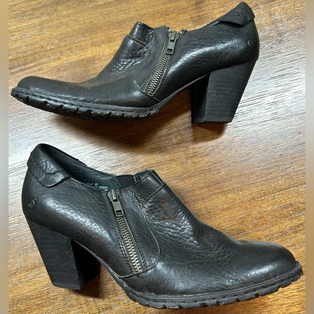 Born Women's Size 9.5 Black Leather W32501 Side Zip Ankle Boot Heeled Shoes - Image 2