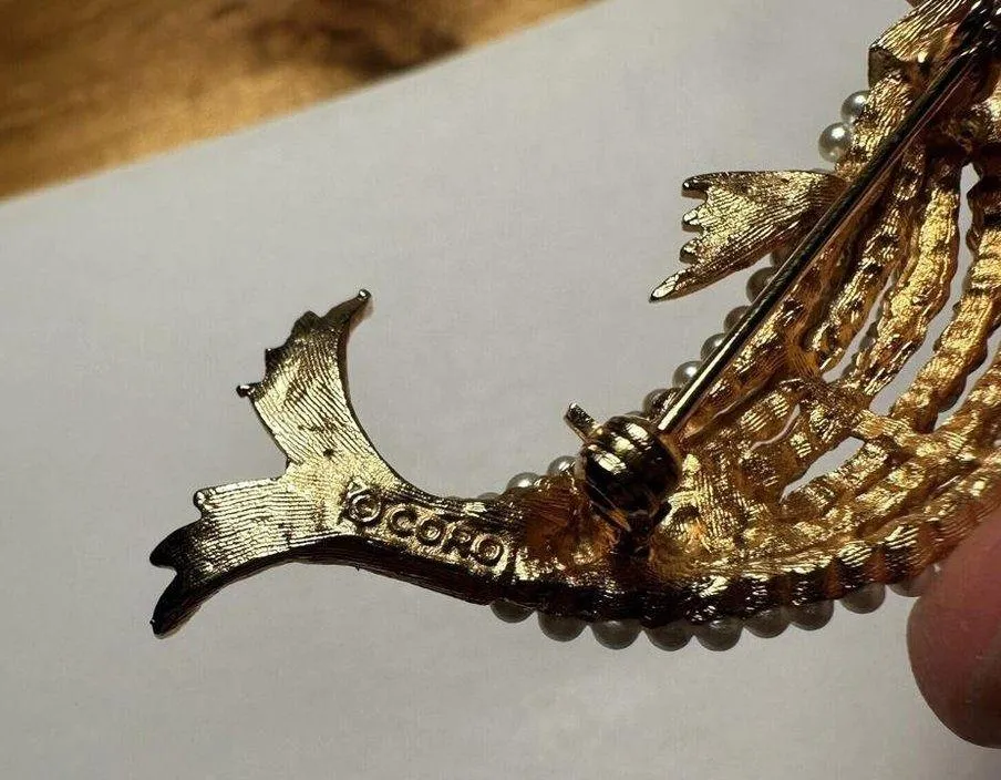 Rare signed Coro Brooch Pin Gold Tone - Image 5