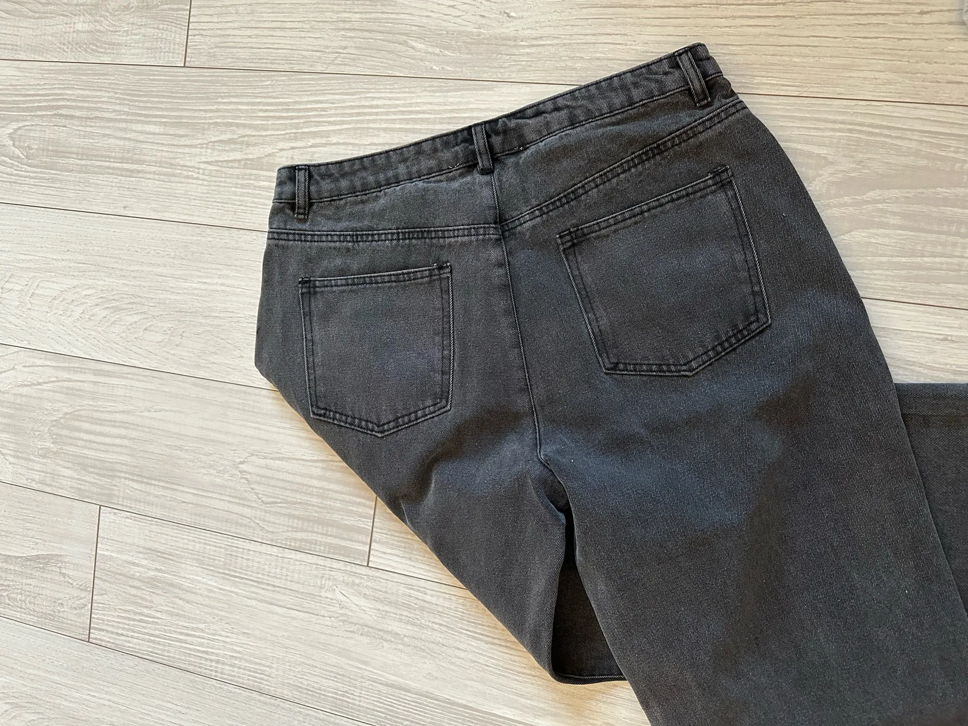 Black feather trim jeans Size M - Image 6