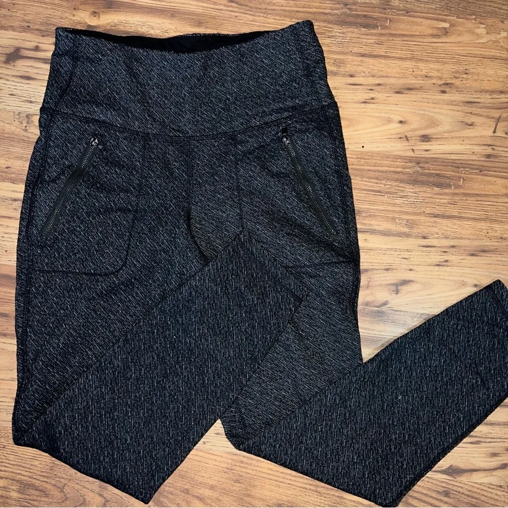 Old navy active leggings - Image 2