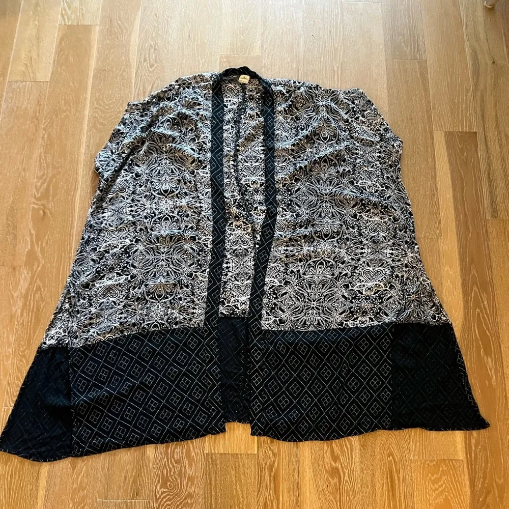 O’neill oversized black and cream patterned Beach coverup - Image 6