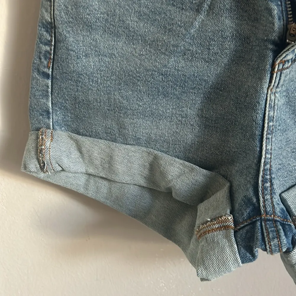 New Cotton On High Rise Classic Denim Rolled Cuff Stretch Jean Shorts - Image 5