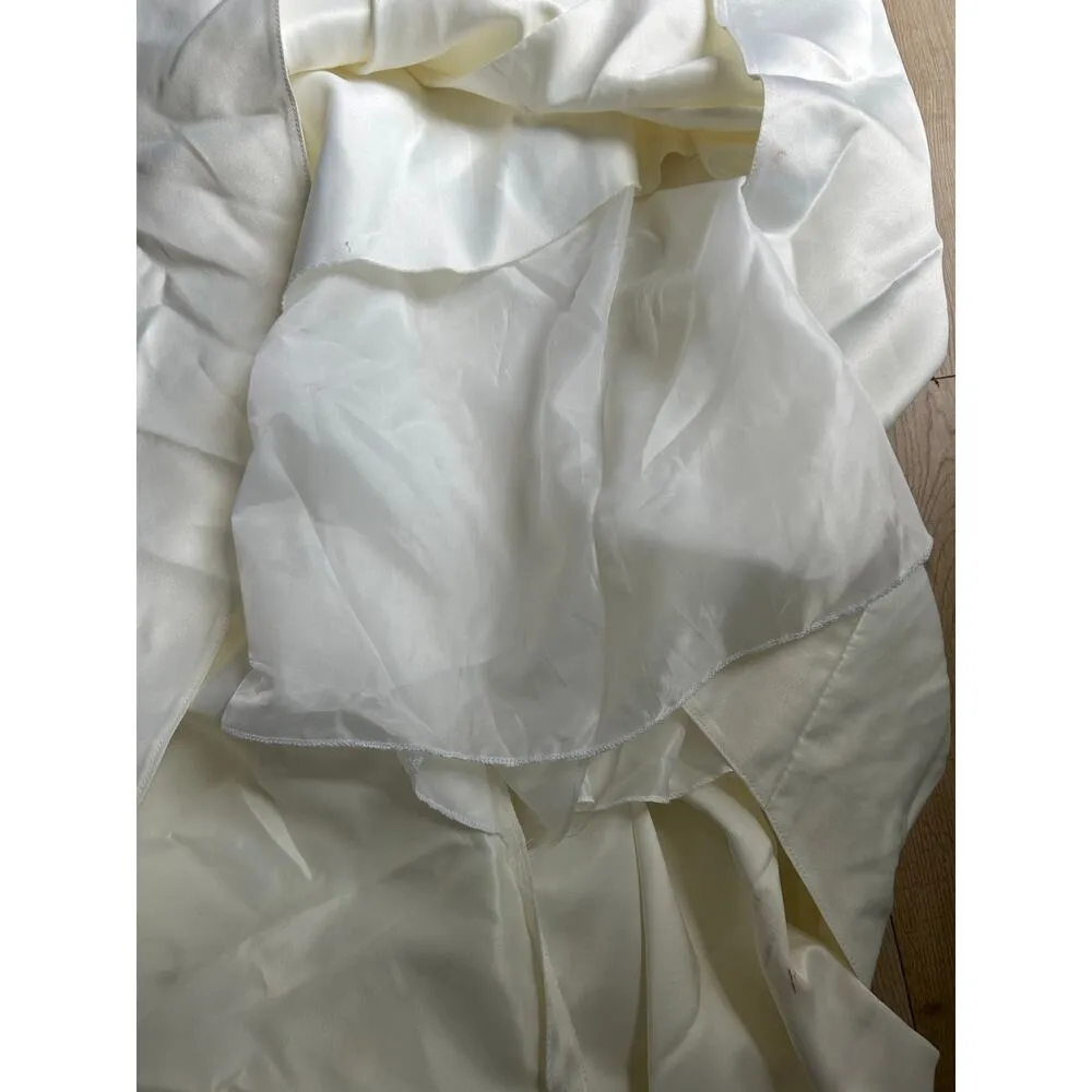 Beautiful Strapless Fit & Flare Wedding Dress + Veil Size XS White - Image 6