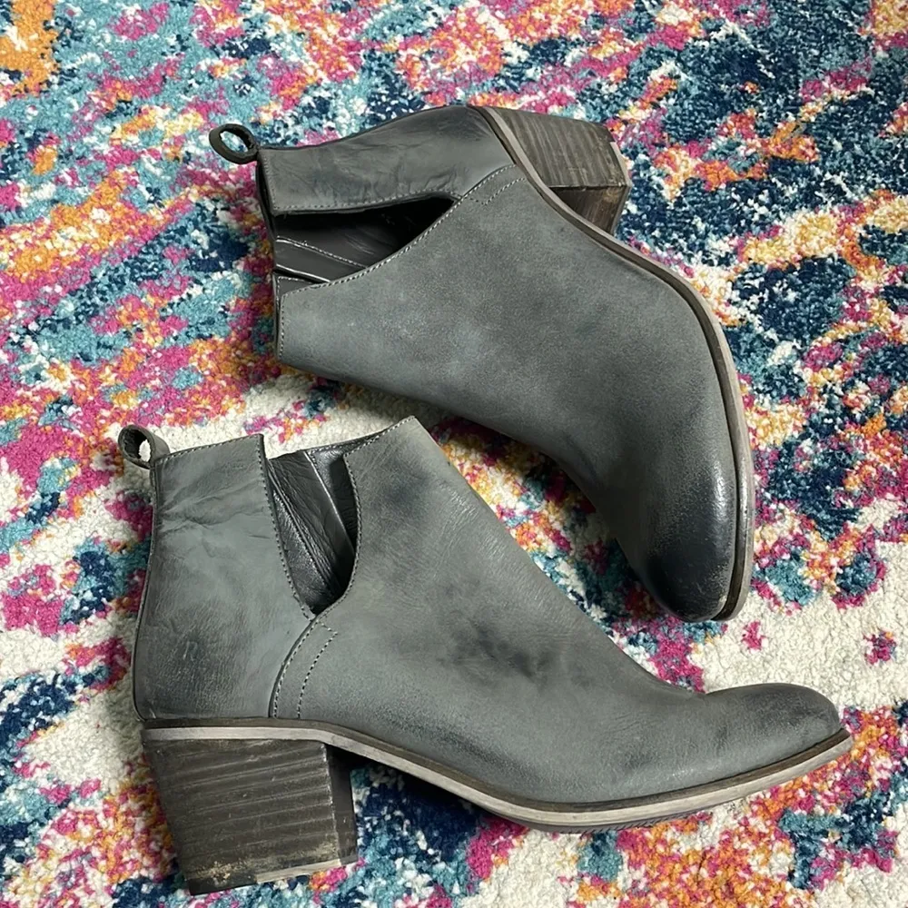 Roan by Bed Stu Gray Distressed Leather Short Ankle Booties - Image 5