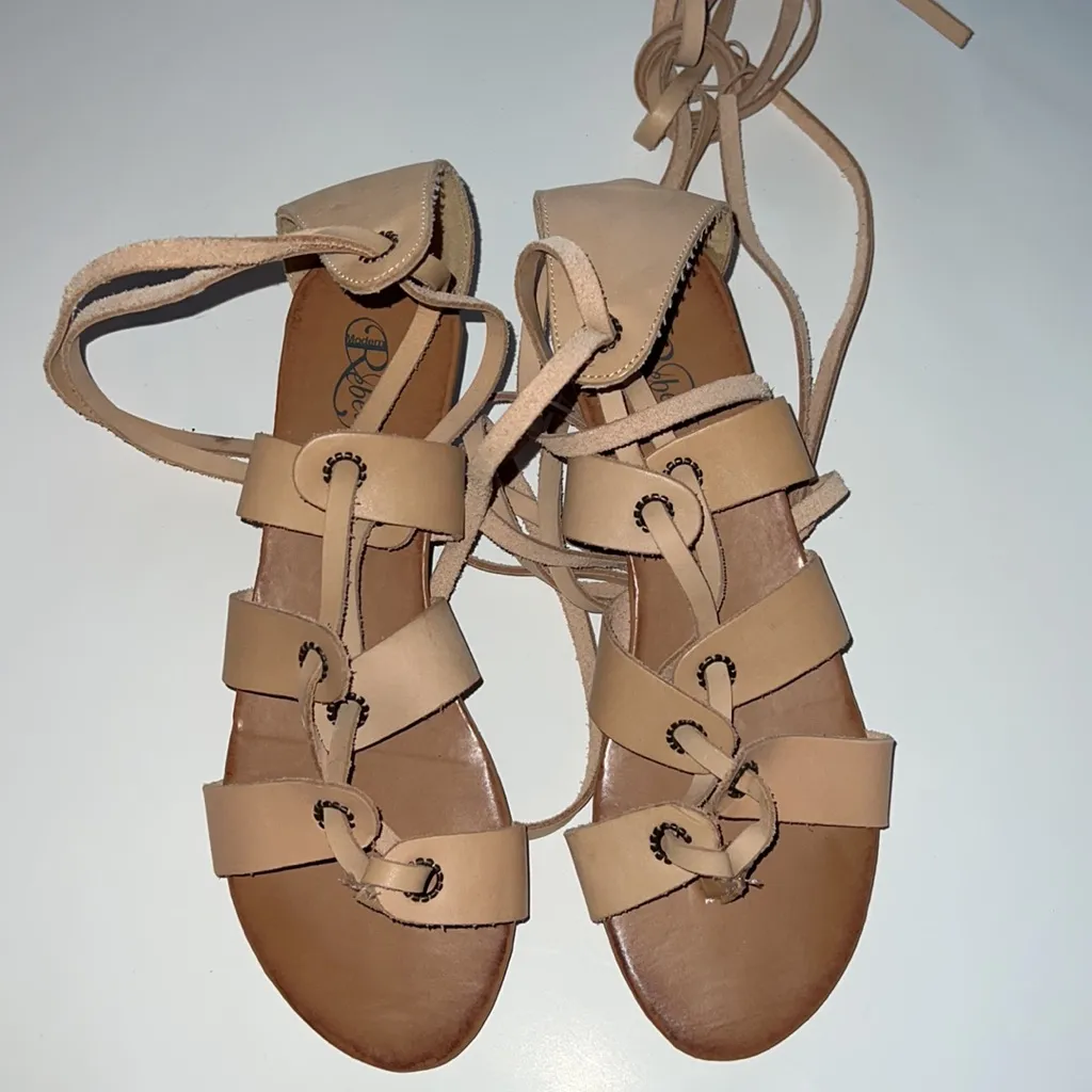 Rebel tan sandals Size 9 - Image 3