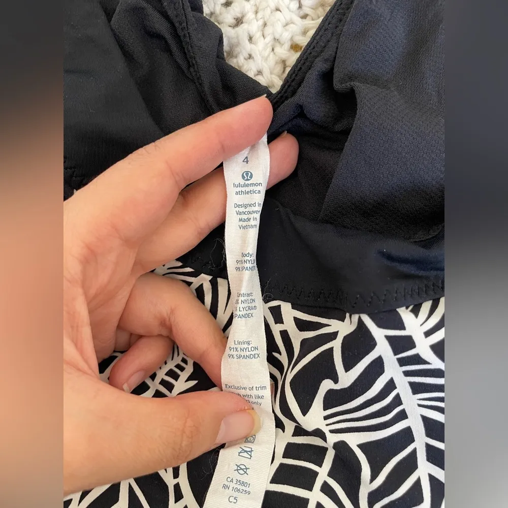 Lululemon Run: Ta Ta Topper Black/White Palm (Size 4) - Image 6