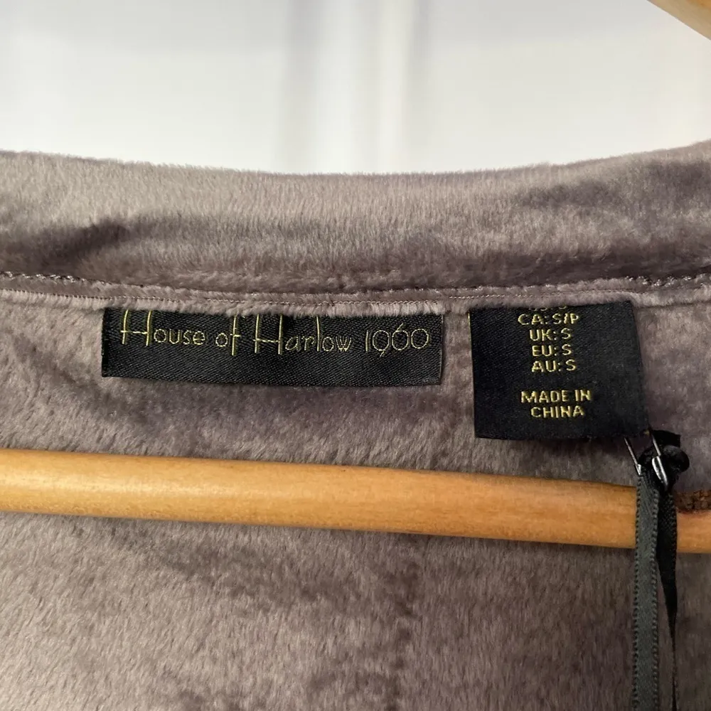 NWT House of Harlow‎ 1960 Pullover Velour Sleep Shirt in Taupe Size Small Gray - Image 2