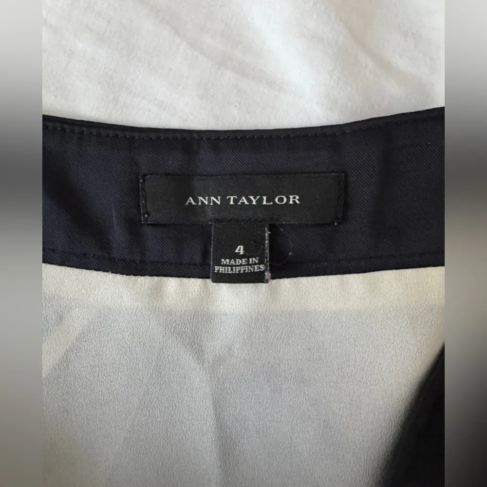 Gorgeous Ann Taylor ‘silky’ skirt knee length lined navy necktie stripe size 4 - Image 4