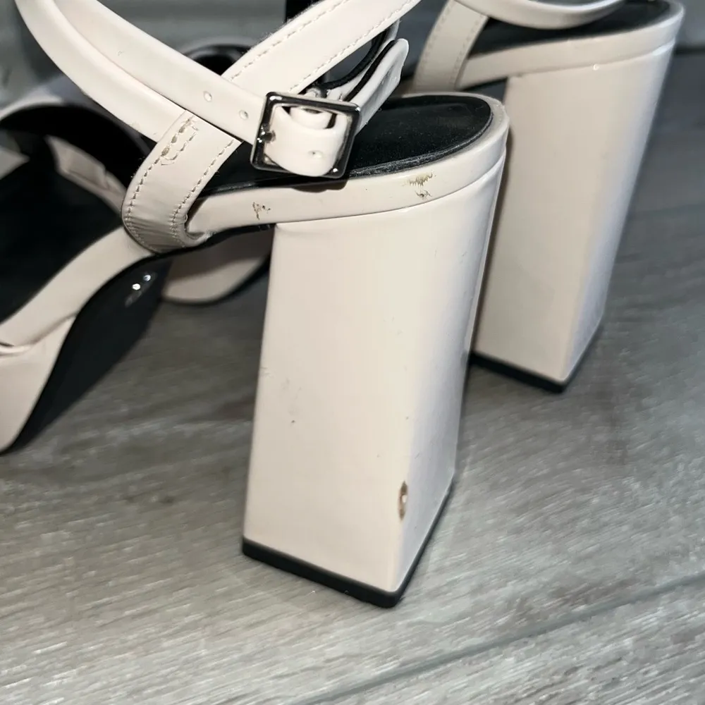 Platform patent leather sandals - Image 3