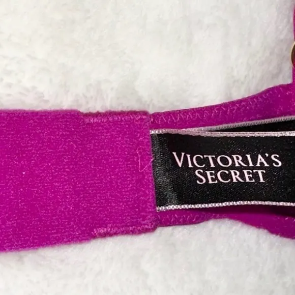 Victoria’s Secret Bombshell Plunge Bra! - Image 5