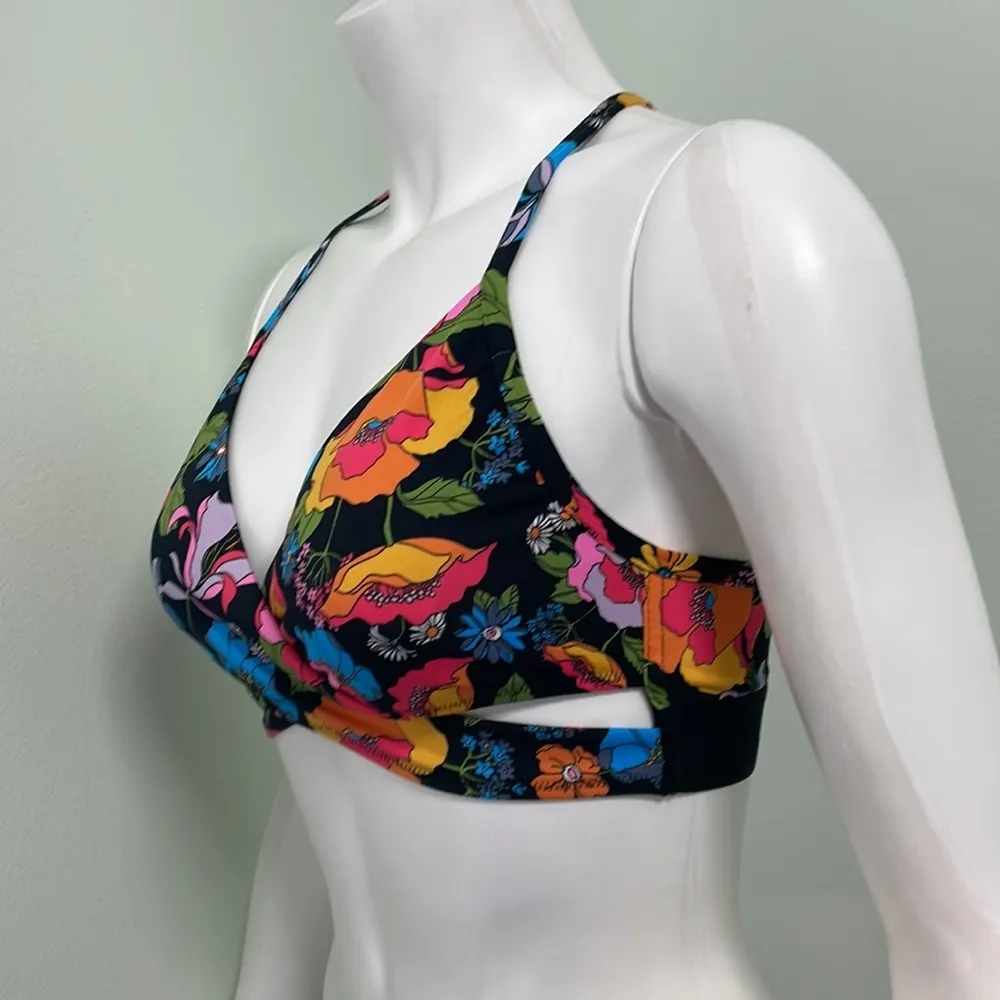 VS PINK Floral Sports Bra size small - Image 6