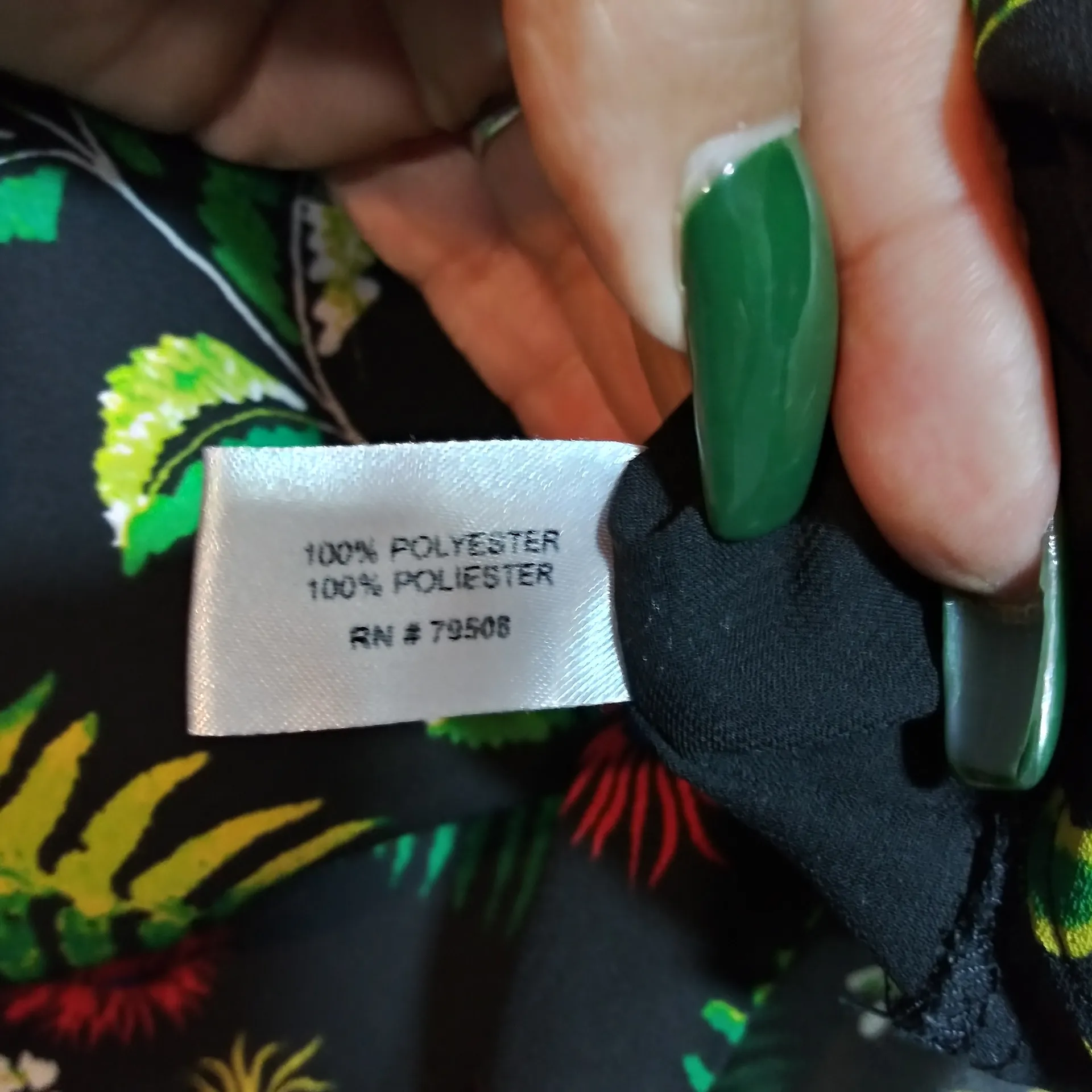 Violet + Claire Black Vibrant Colorful Floral Chiffon Tank Size M - Image 4