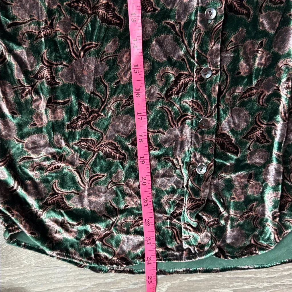 Faherty Stretch Silk Velvet Genevieve Blouse Pine Blossom Small - Image 11