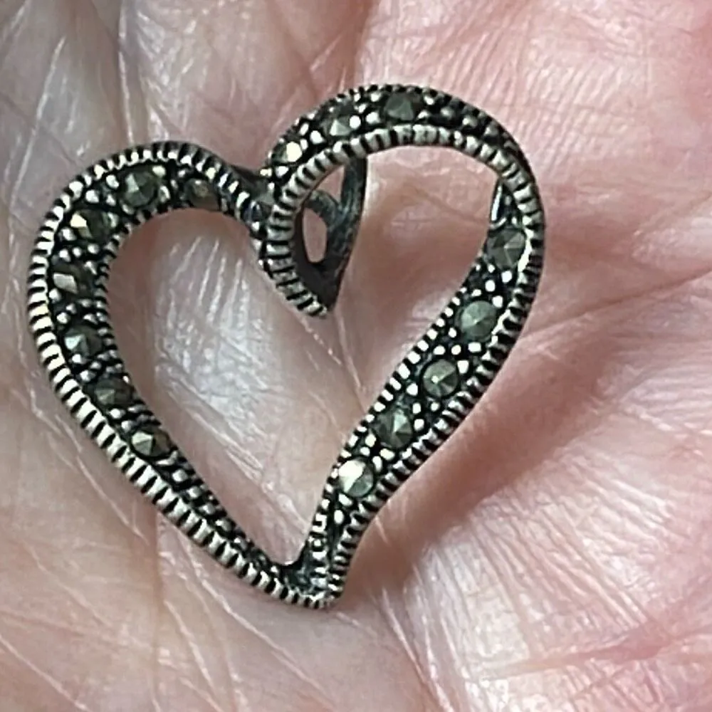 Vintage estate sale sterling silver Marcasite heart sliding pendant. - Image 4