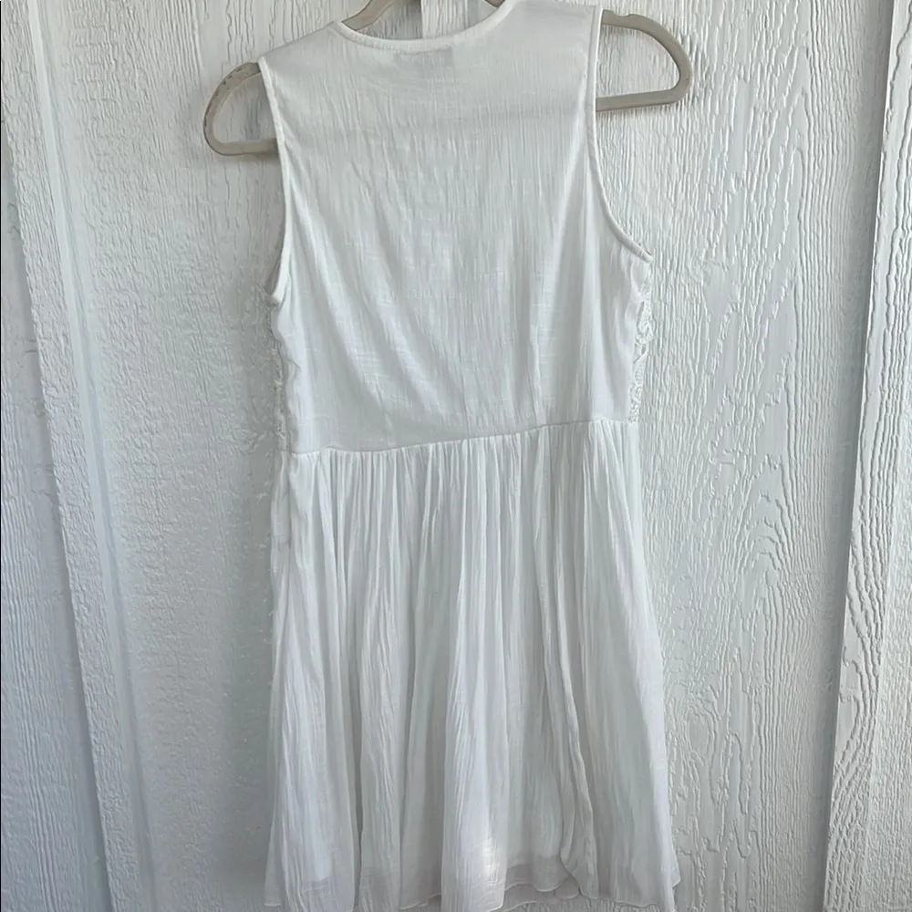 Elegant White Lace Dress - Image 4