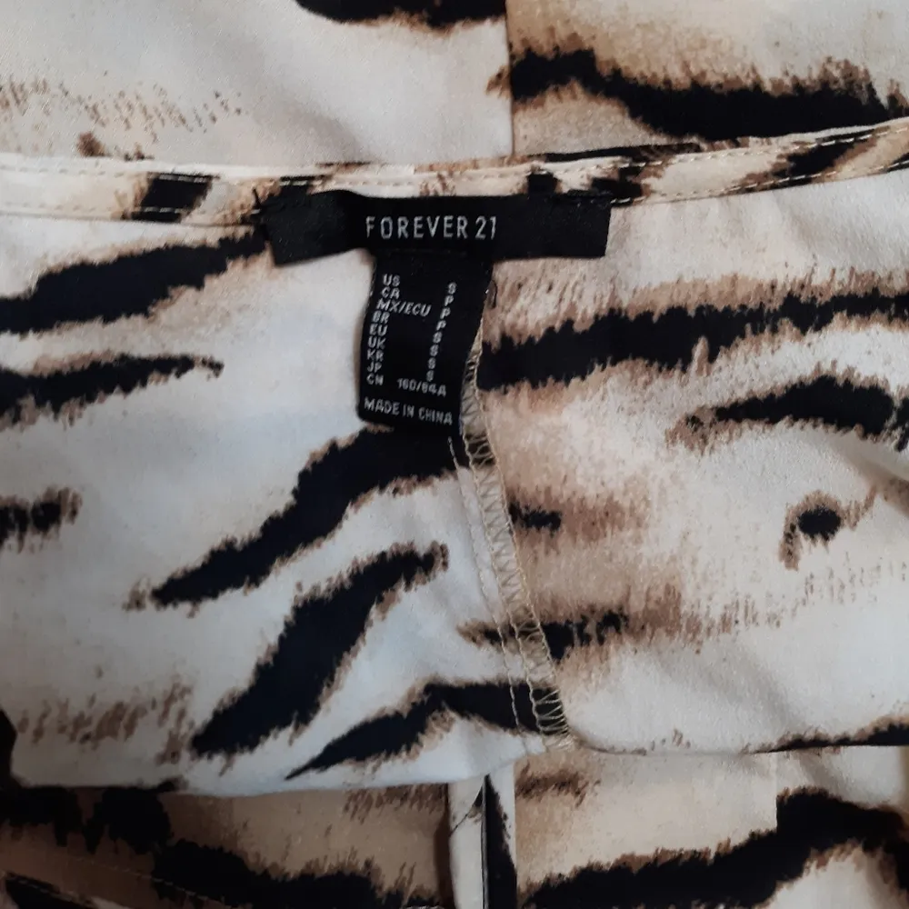 Forever 21 animal print long sleeve blouse - Image 3