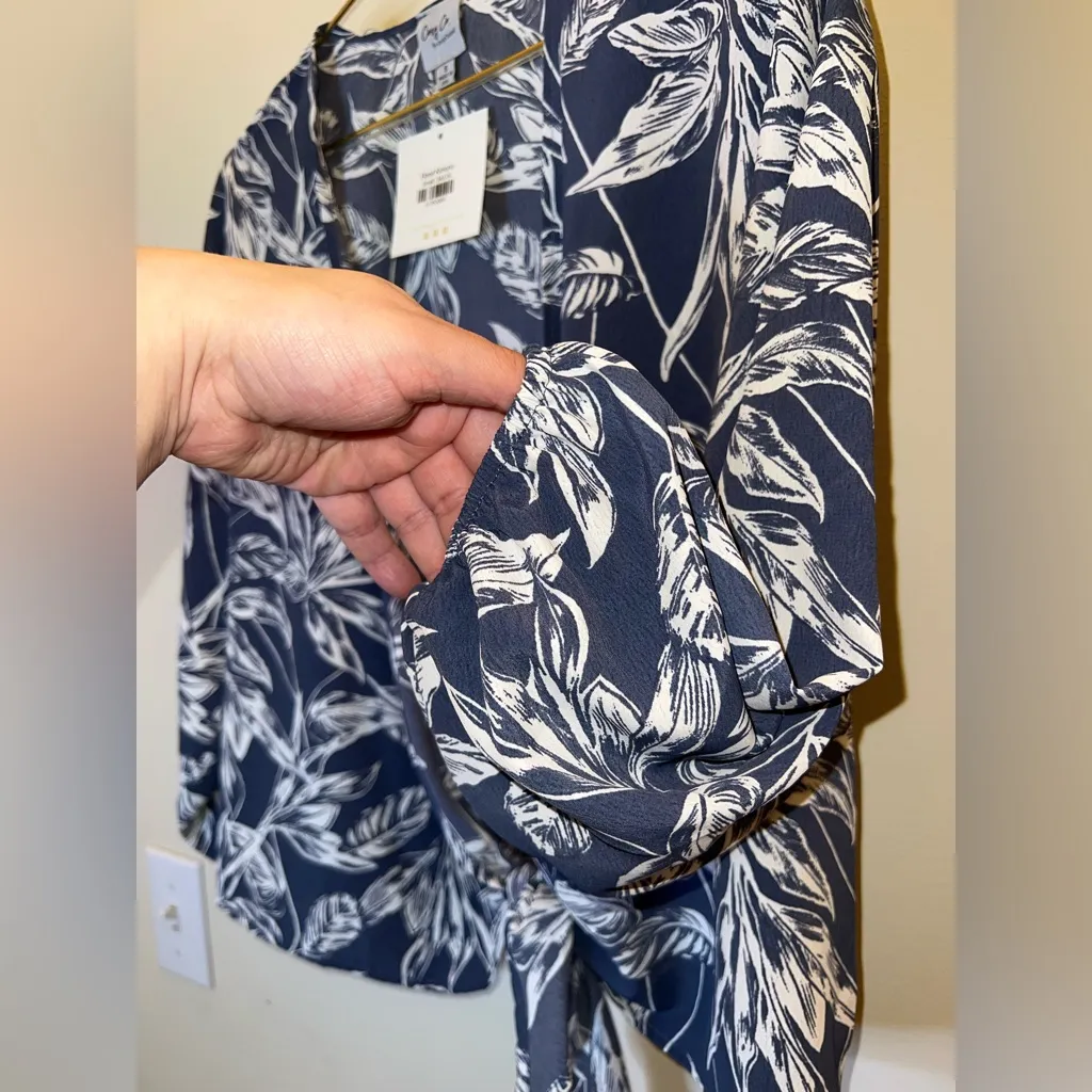 Cozy Co Floral Kimono Tie Front Top Navy White Leaf Print NWT Small Blue - Image 5