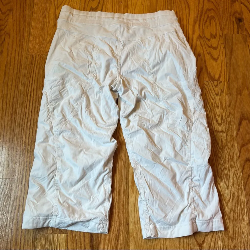 Lululemon white studio crop liner size 10 - Image 3