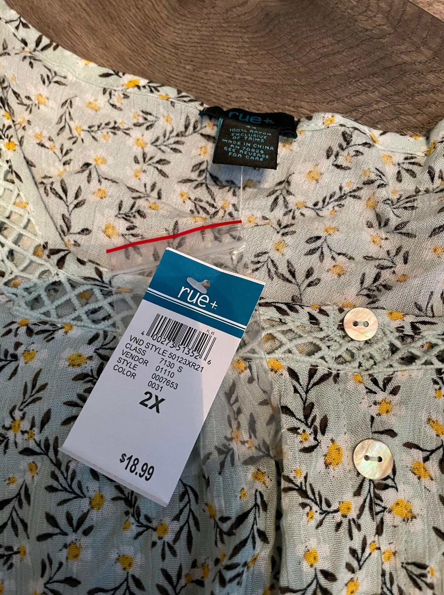 Rue 21 T-shirt - Image 2