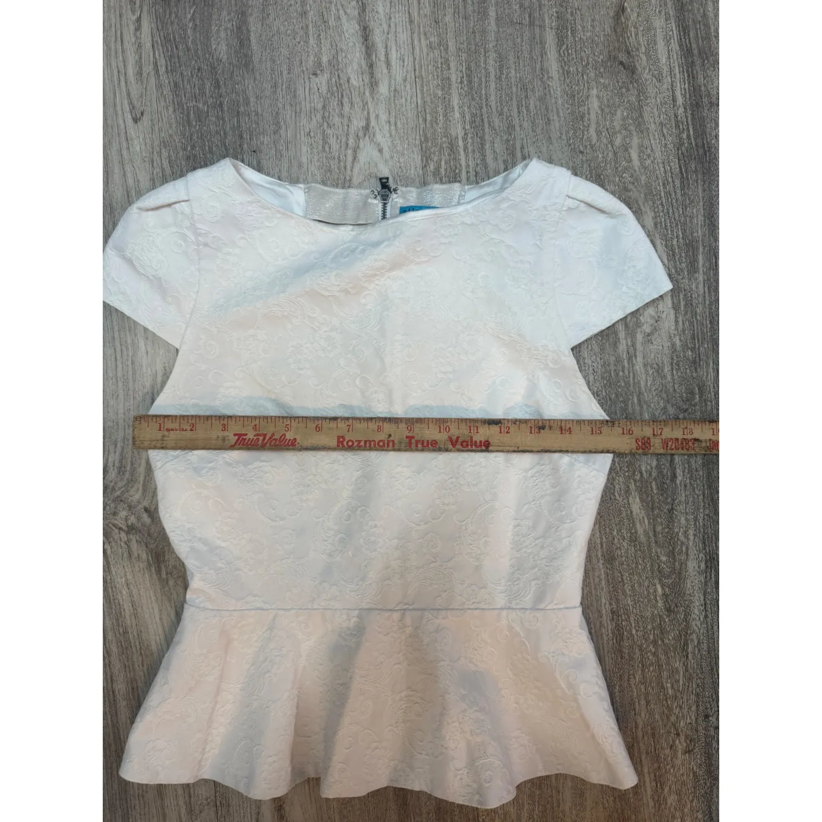 Alice + Olivia Peplum Jacquard top Short‎ Sleeve Zipper Back Size S - Image 5