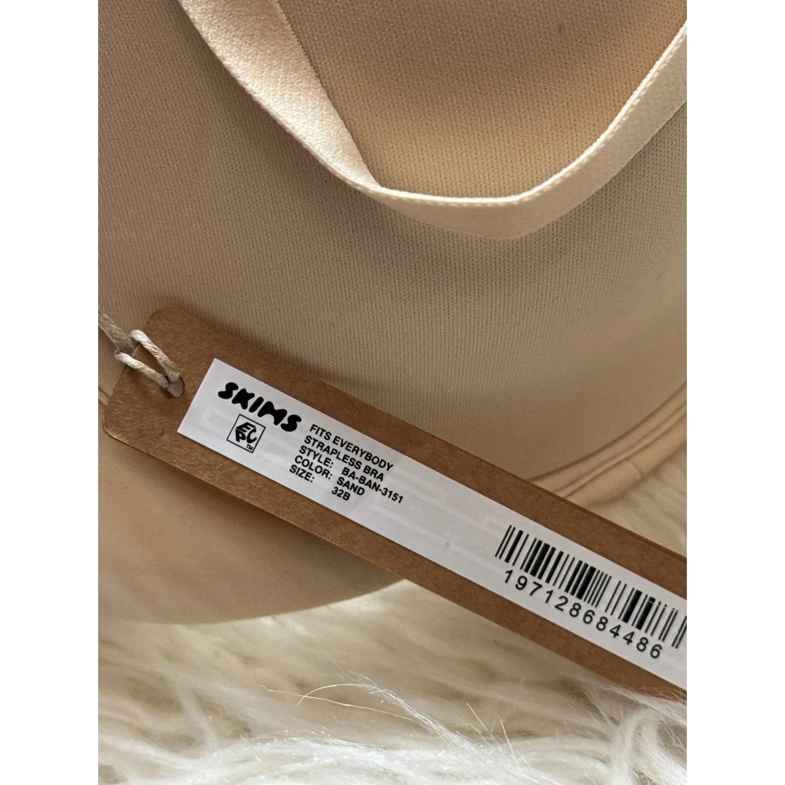 Skims Fits Everybody Strapless Bra Sand Size 32B - Image 7