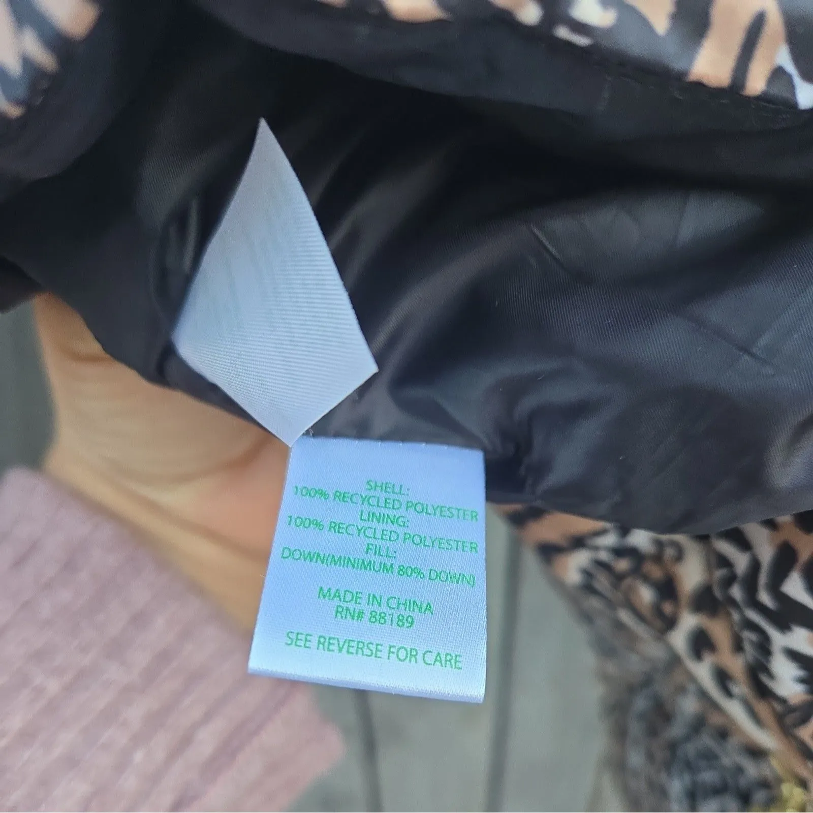 Lilly Pulitzer Pembrooke Down Puffer Vest Rattan Walk On The Wild Side Sz xs - Image 9