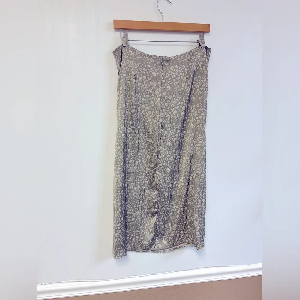 GRADE & GATHER bias satin slip skirt in snow leopard animal print gray & silver - Image 5