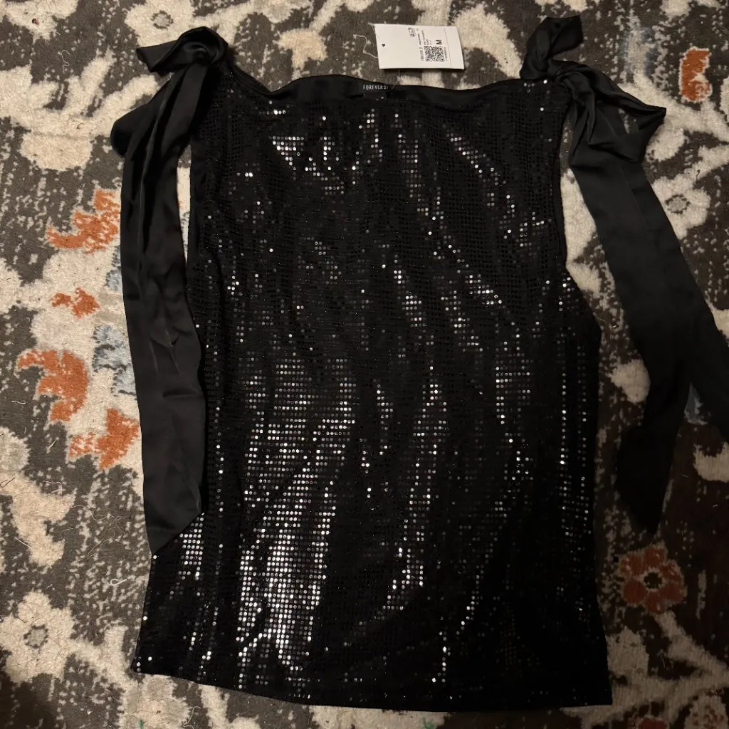 NWT SEQUIN BOW CROP TOP - Image 4