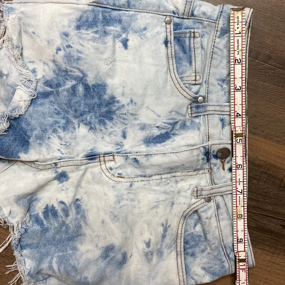 RSQ JEANS Women's Distressed High Rise Denim Shorts Size 25W - Image 5