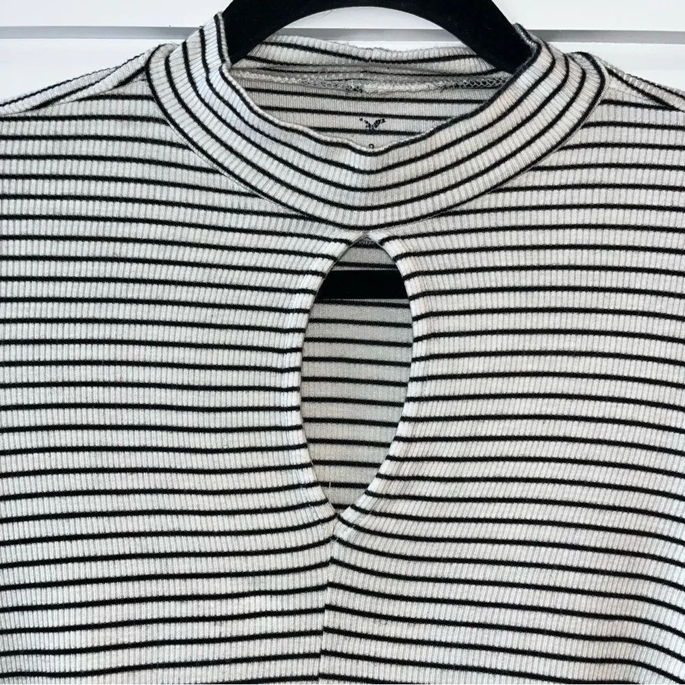 American Eagle Soft & Sexy Striped Mock Neck Long Sleeve Size M - Image 3