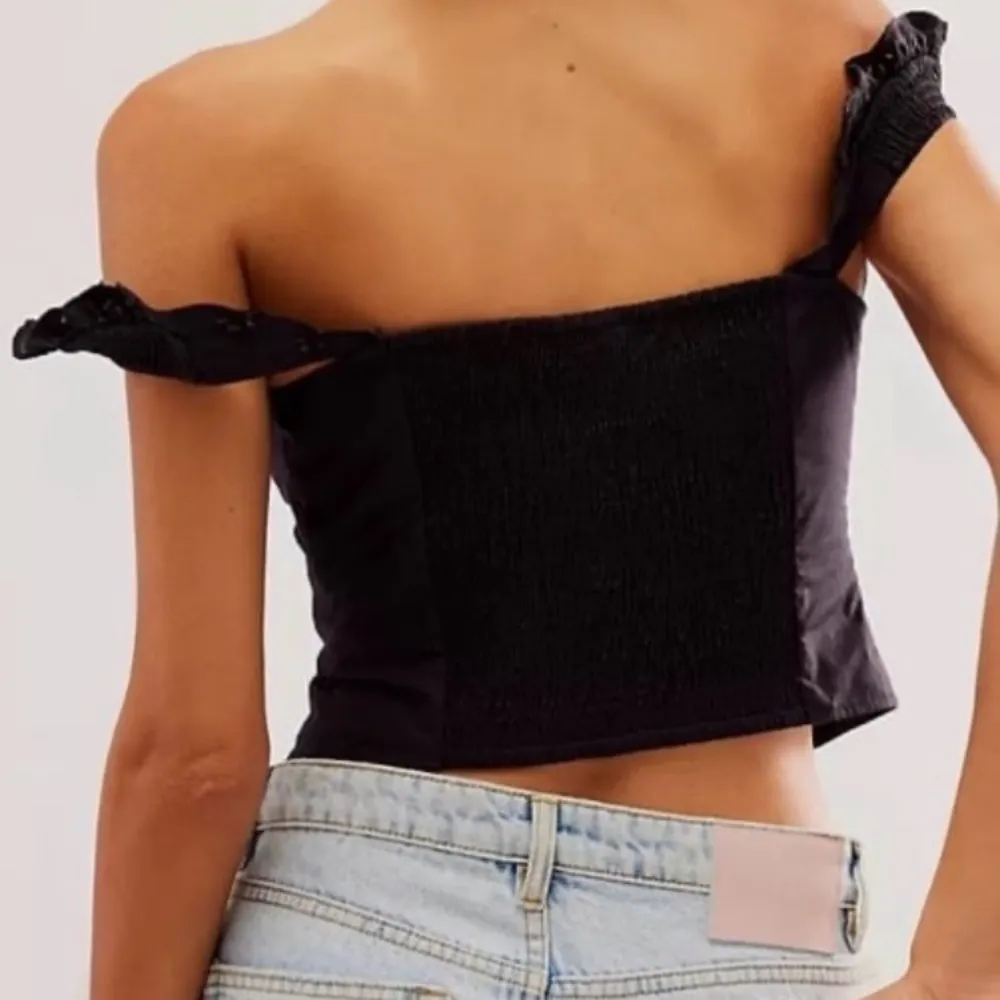 Free People Baby Scallop Top Cropped Off Shoulder Sweetheart neckline top.Large - Image 3