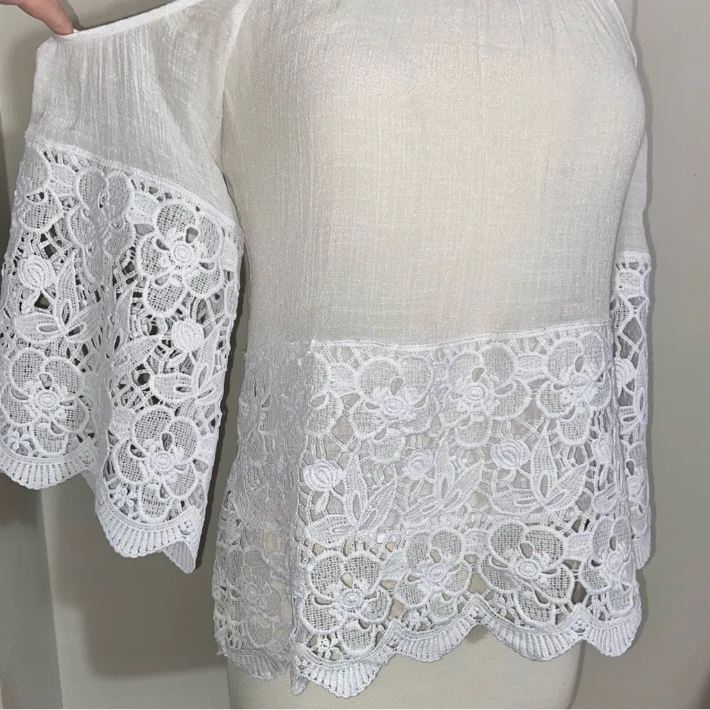 Azúcar Boutique White Crochet Appliqué Resortwear Off Shoulder Top Size M - Image 2