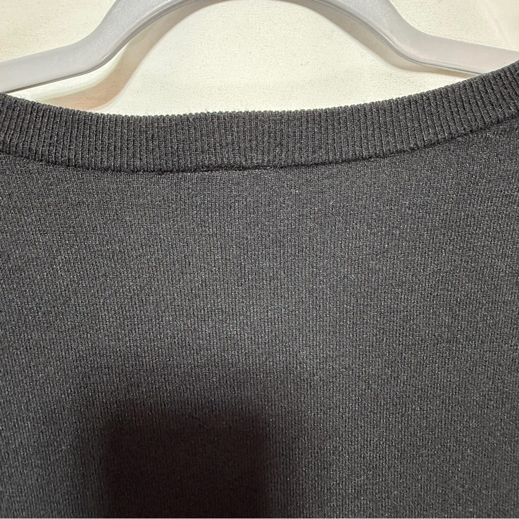 EUC Torrid Everyday Soft Short Sleeve Pullover V-Neck Sweater 4x Deep Black - Image 9